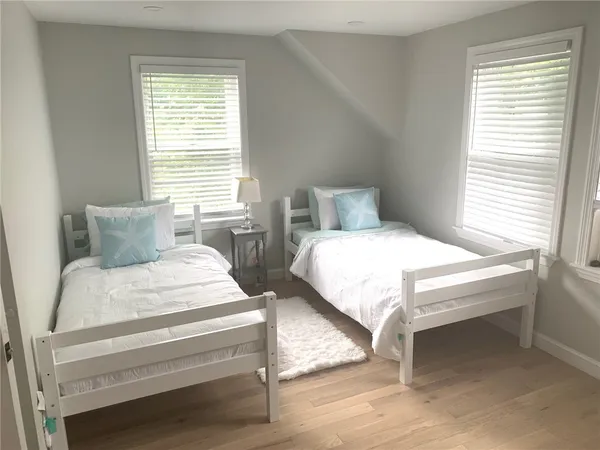 $2,600 | 33 Van Zandt Avenue, Unit 1, Newport, RI 02840