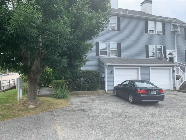 $2,600 | 33 Van Zandt Avenue, Unit 1, Newport, RI 02840