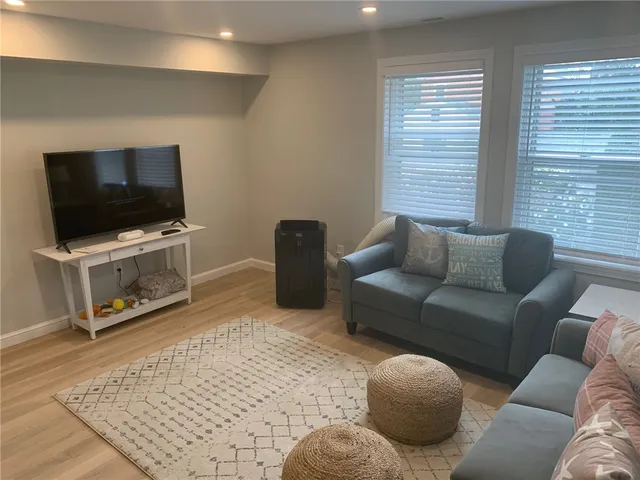 $2,600 | 33 Van Zandt Avenue, Unit 1, Newport, RI 02840