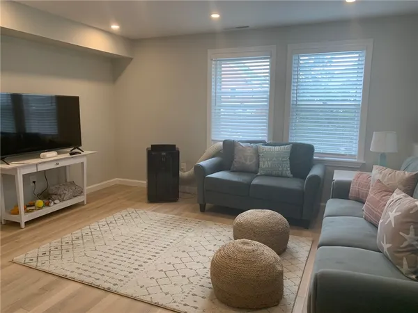 $2,600 | 33 Van Zandt Avenue, Unit 1, Newport, RI 02840