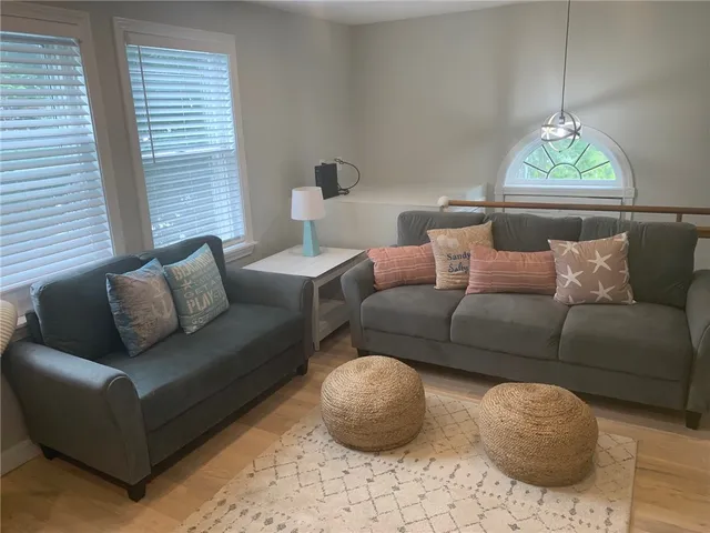 $2,600 | 33 Van Zandt Avenue, Unit 1, Newport, RI 02840