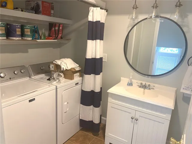 $2,600 | 33 Van Zandt Avenue, Unit 1, Newport, RI 02840