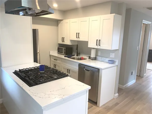 $2,600 | 33 Van Zandt Avenue, Unit 1, Newport, RI 02840