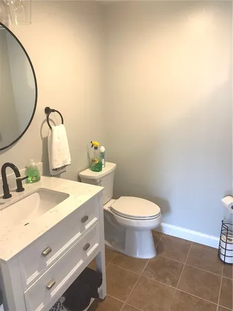 $2,600 | 33 Van Zandt Avenue, Unit 1, Newport, RI 02840