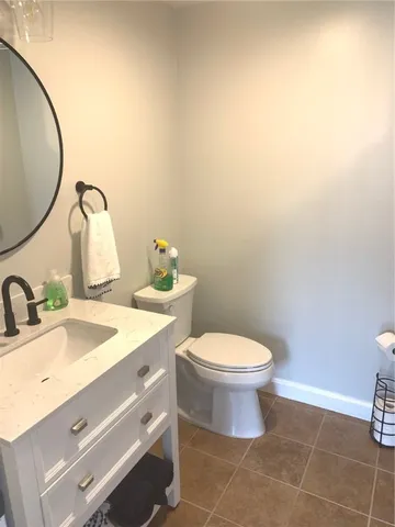 $2,600 | 33 Van Zandt Avenue, Unit 1, Newport, RI 02840