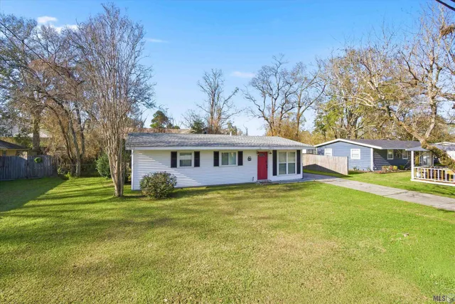 $225,000 | 2261 Carolyn Avenue, Denham Springs, LA 70726