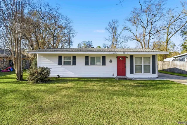 $225,000 | 2261 Carolyn Avenue, Denham Springs, LA 70726