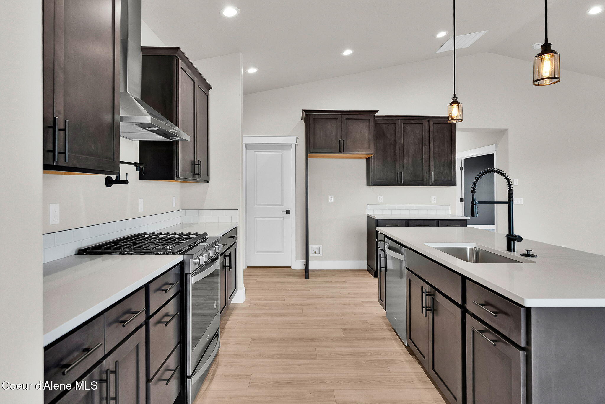 20646 North Bombastic Street Rathdrum, ID 83858 - Photo 16 of 53 Kitchen