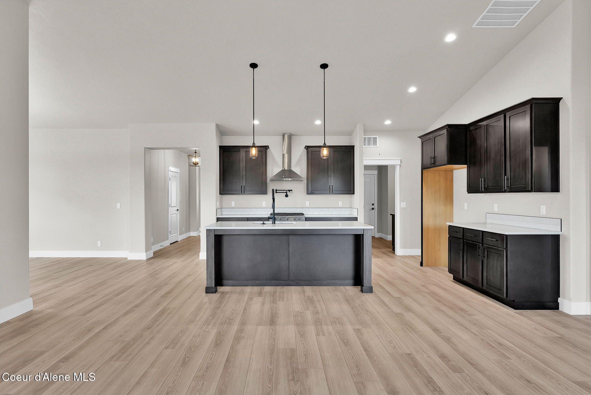 20646 North Bombastic Street Rathdrum, ID 83858 - Photo 19 of 53 Family & Kitchen