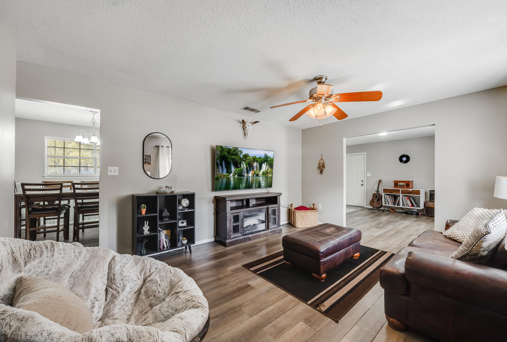 469 Stillwell Boulevard Crestview, FL 32539 - Photo 4 of 33 4-04