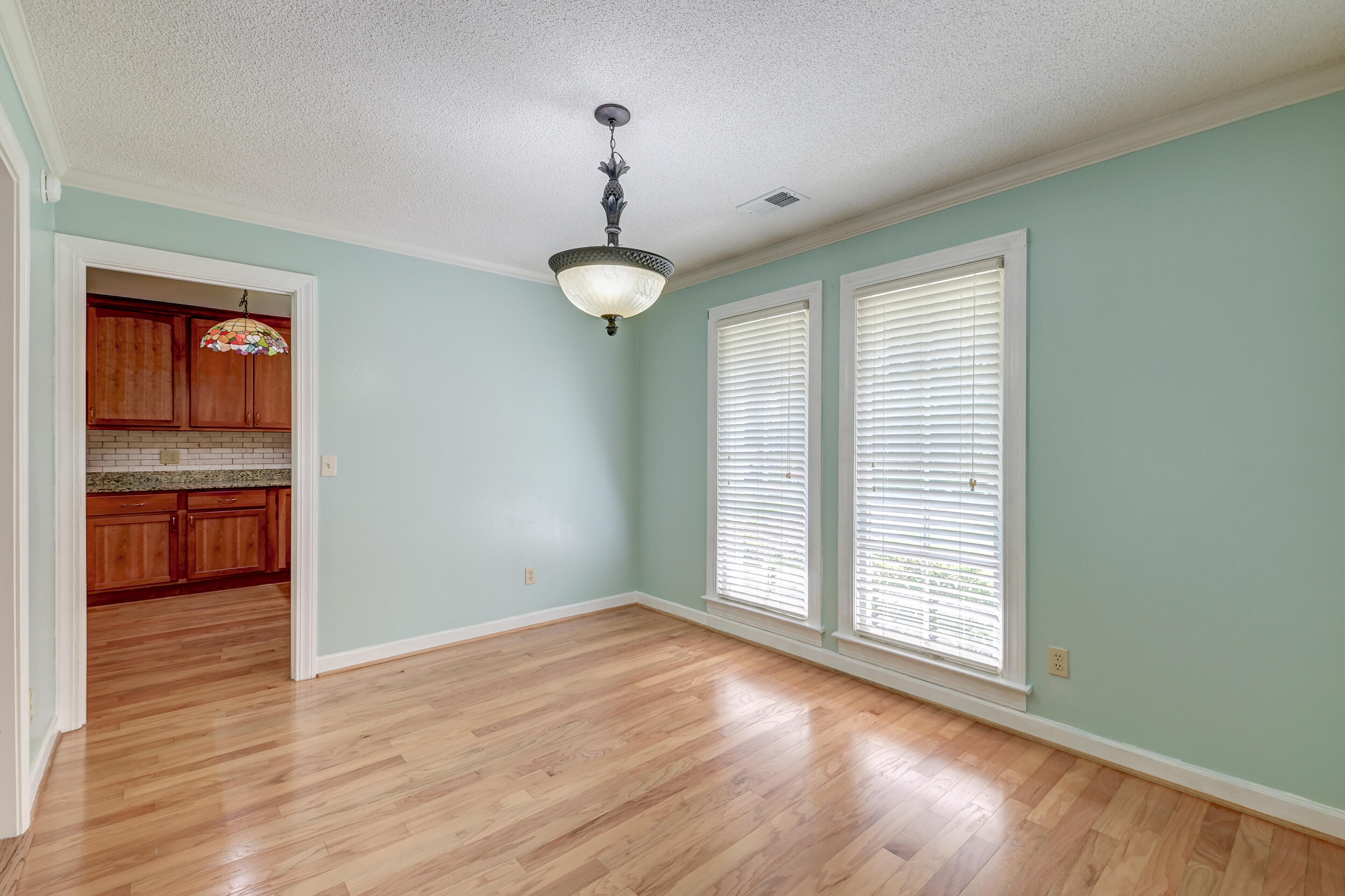 209 Sweetbriar Road Summerville, SC 29485 - Photo 5 of 42 DSC_0938_39_40_41_42