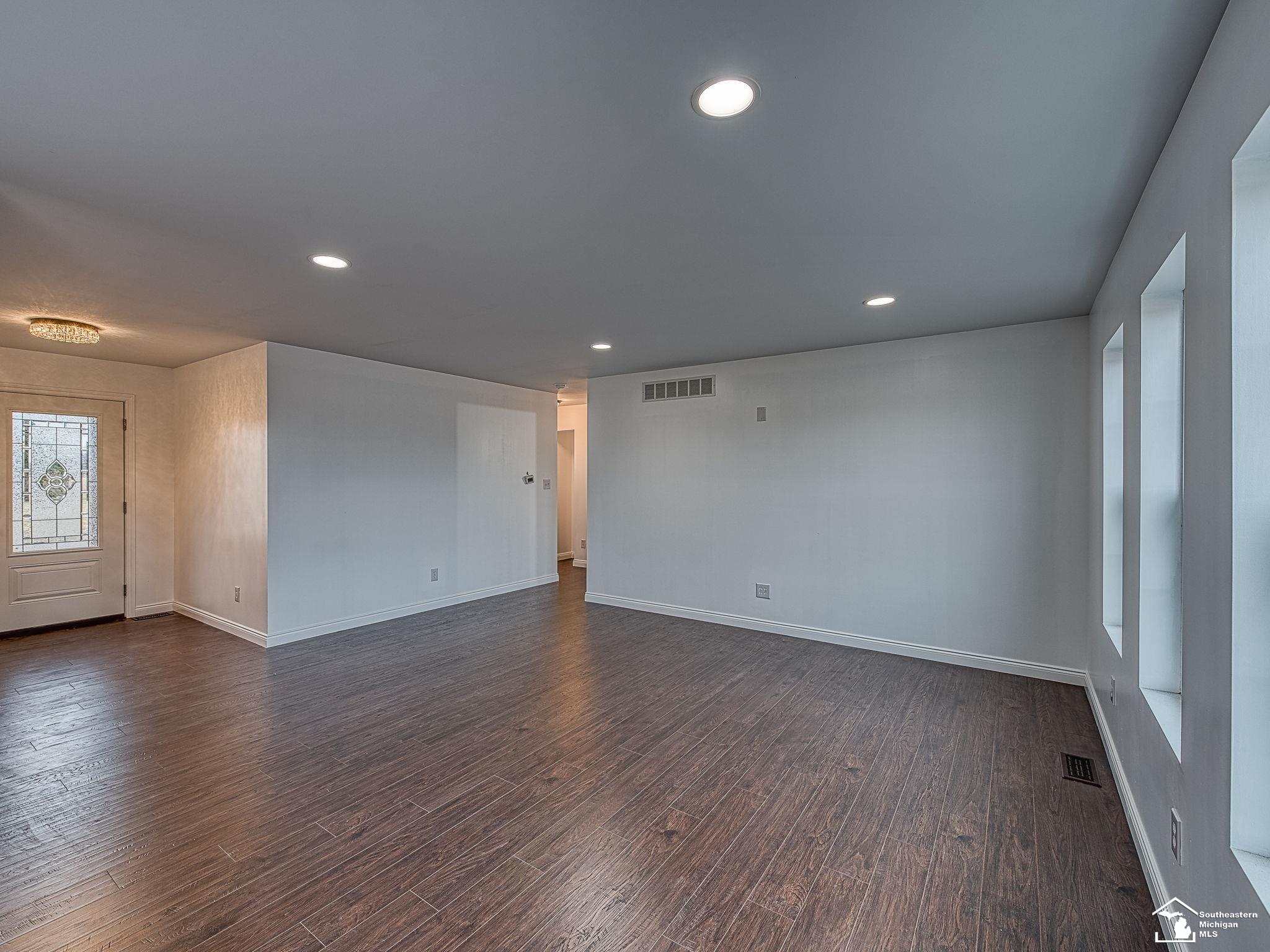 9551 Raisin Street Maybee, MI 48159 - Photo 14 of 41 50098454-13.JPG