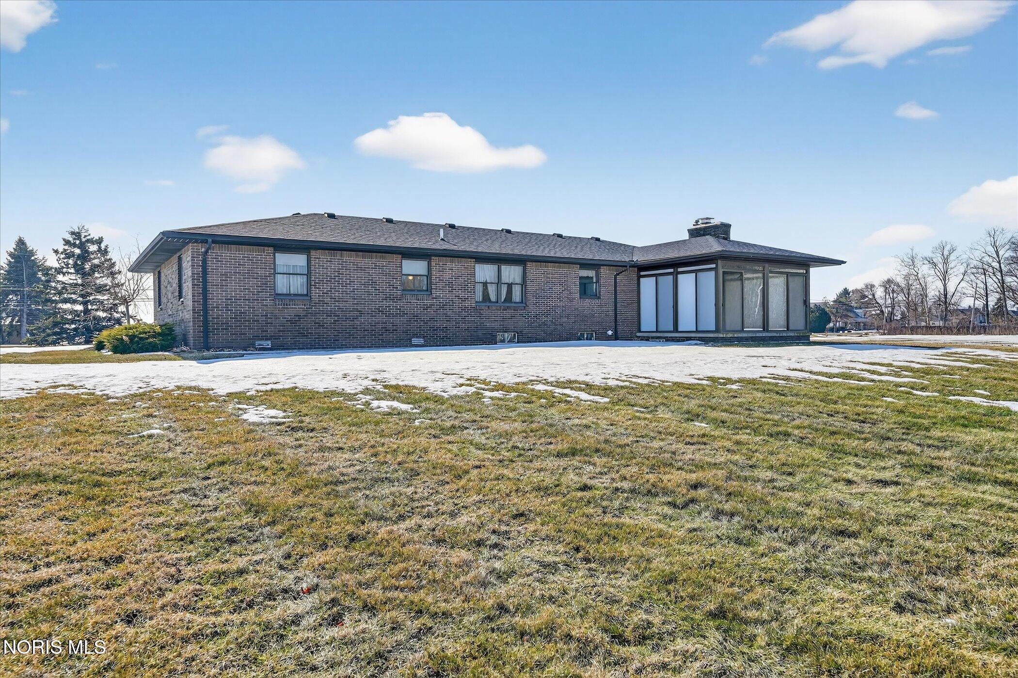 5531 Brown Road Oregon, OH 43616 - Photo 27 of 34 27-5531-Brown-Rd-Oregon-OH-43616-WindowS