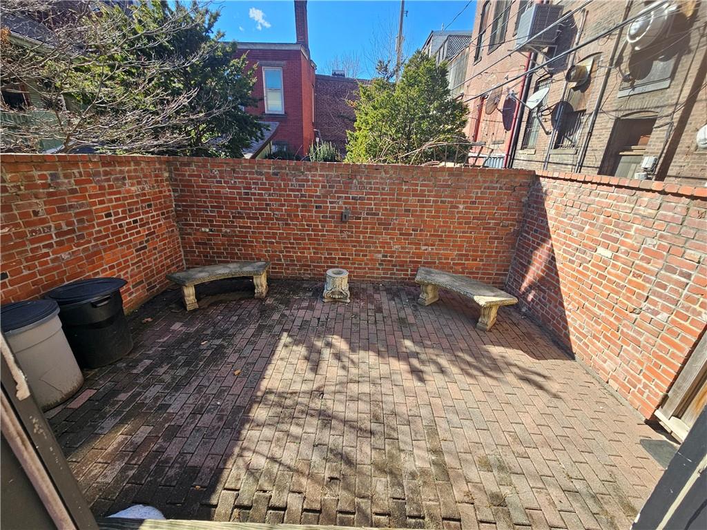 607 Middle Street Pittsburgh, PA 15212 - Photo 18 of 47 Great private space for chilling or entertaining.