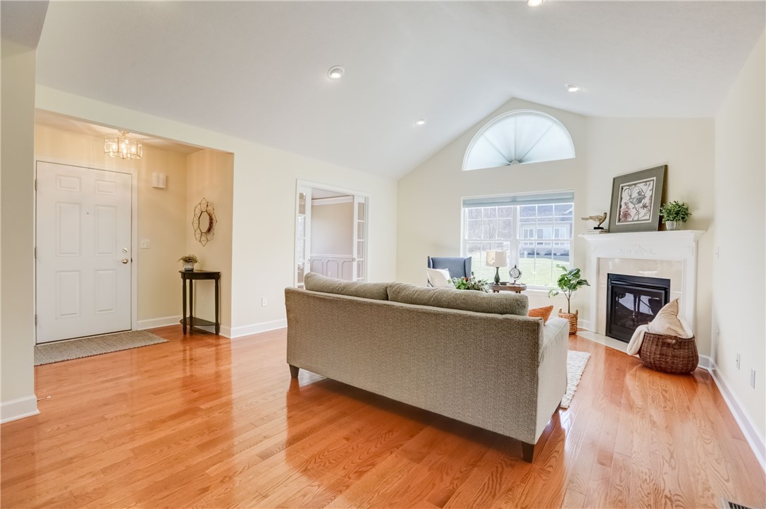 3243 Abbey Road Buffalo, NY 14224 - Photo 7 of 36 View of the great room and main entrance from the