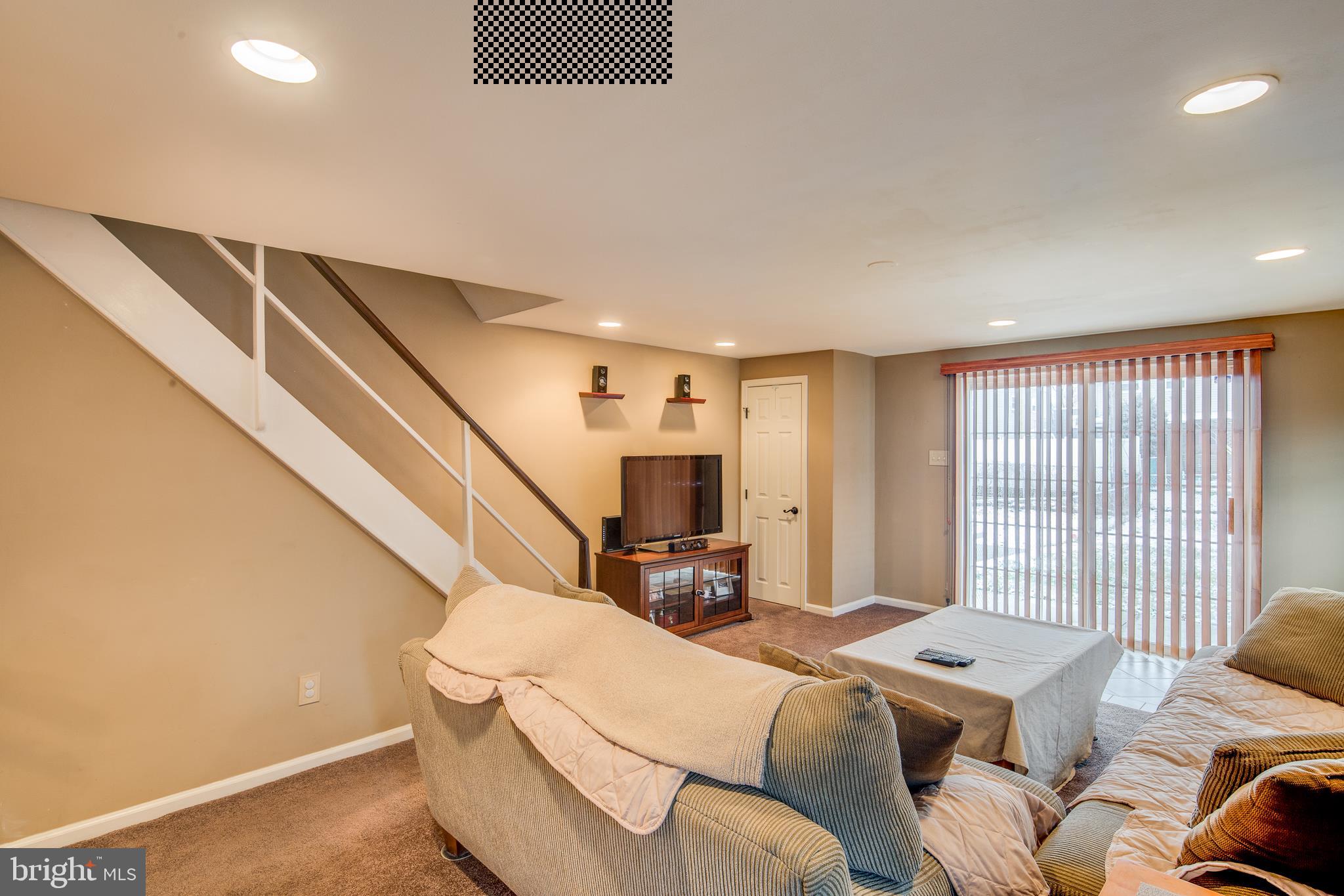 2839 Welsh Road Philadelphia, PA 19152 - Photo 2 of 19 Living Room