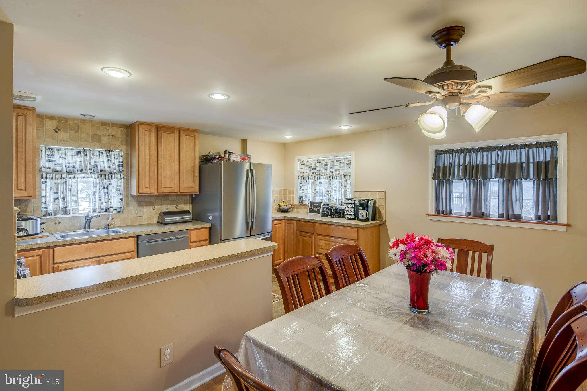 2839 Welsh Road Philadelphia, PA 19152 - Photo 5 of 19 Dining Room / Kitchen