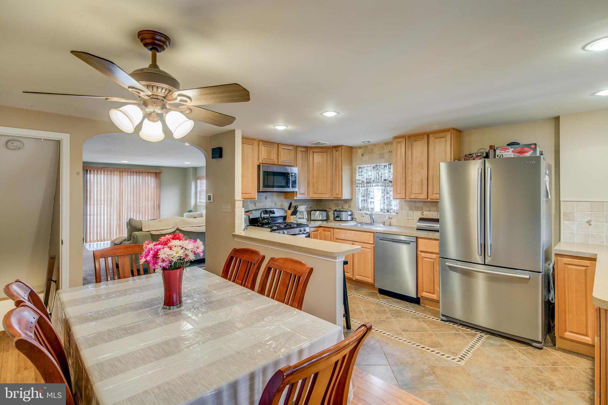 2839 Welsh Road Philadelphia, PA 19152 - Photo 6 of 19 Dining Room / Kitchen