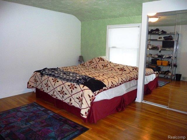 415 Roland Court Grosse Pointe, MI 48236 - Photo 8 of 8 Roland Ct. 415 MSTR BED USE