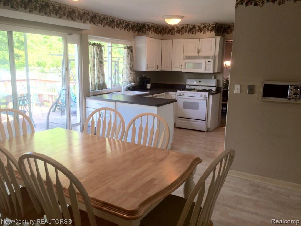 2822 Renshaw Drive Troy, MI 48085 - Photo 3 of 21 73.jpg