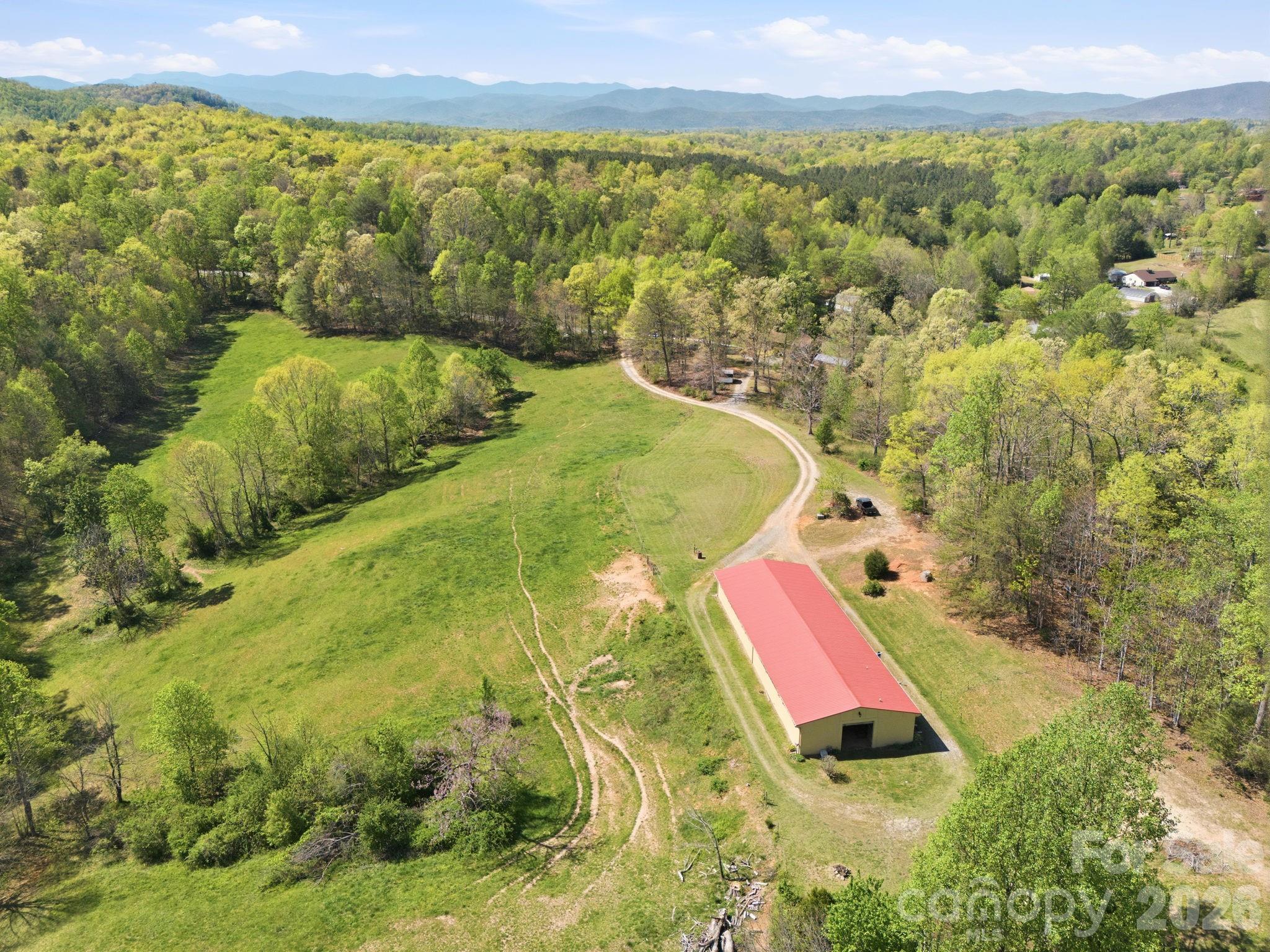 573 Randolph Road Marion, NC 28752 - Photo 2 of 37