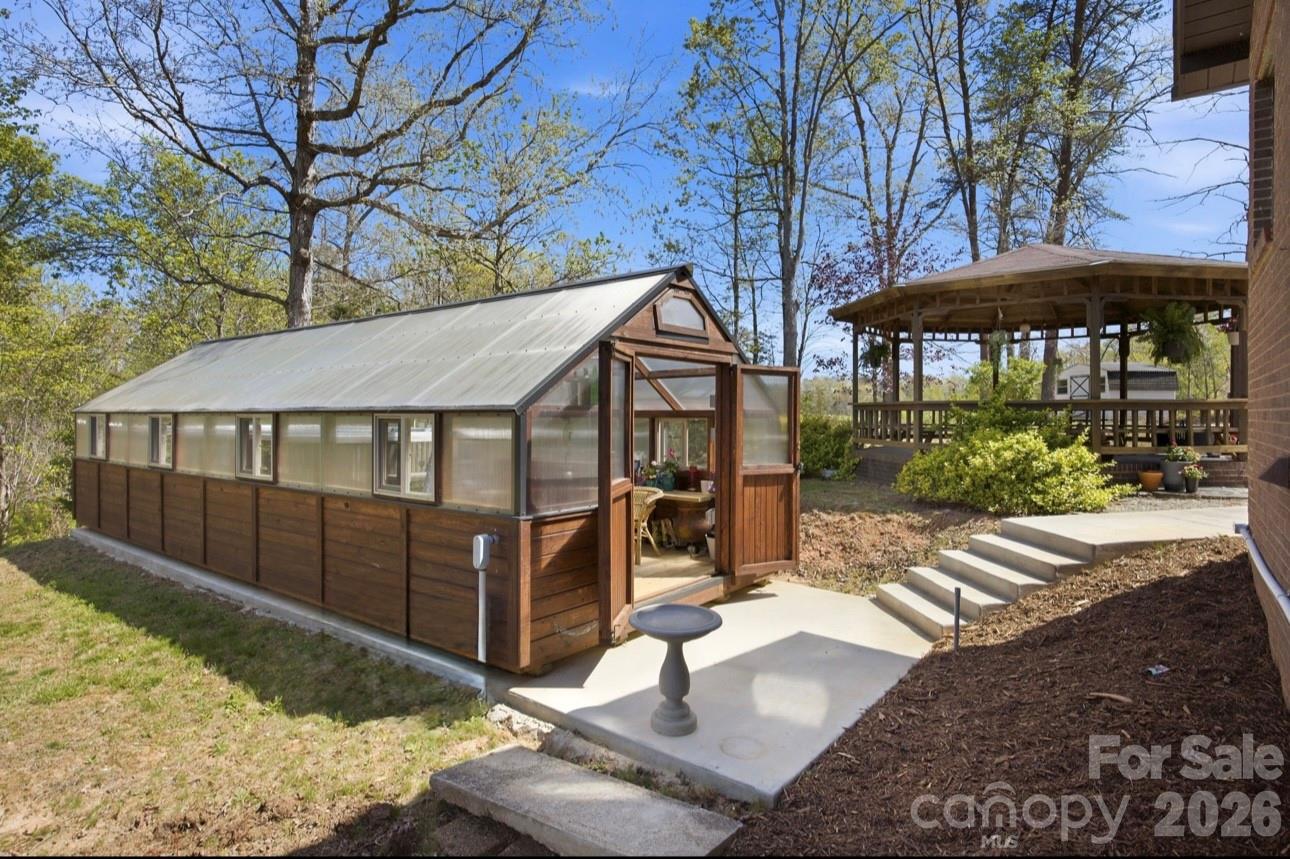 573 Randolph Road Marion, NC 28752 - Photo 9 of 37