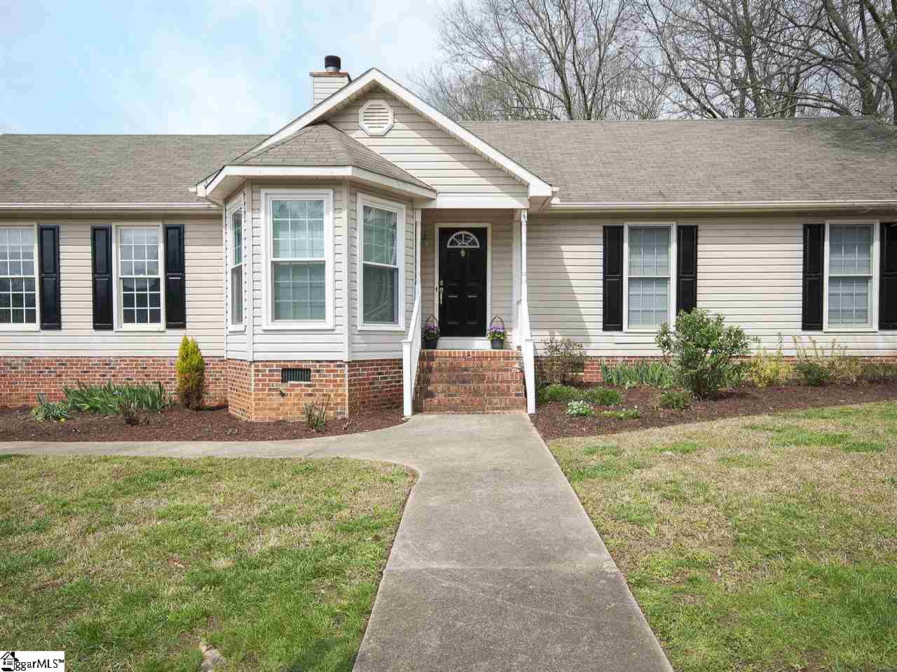 2 Landfall Court Simpsonville, SC 29681 - Photo 3 of 36 Gallery Image 3