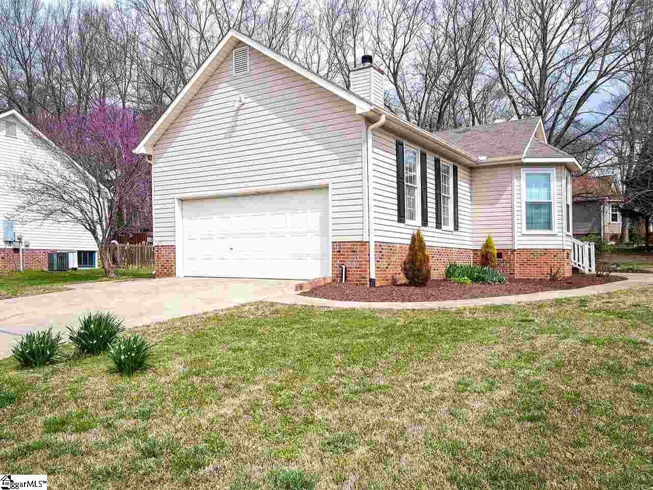 2 Landfall Court Simpsonville, SC 29681 - Photo 4 of 36 Gallery Image 4