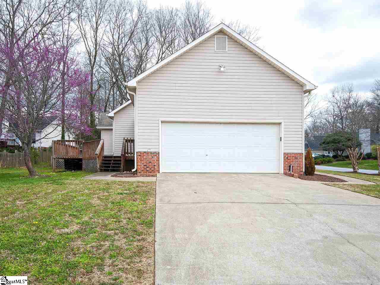 2 Landfall Court Simpsonville, SC 29681 - Photo 5 of 36 Gallery Image 5