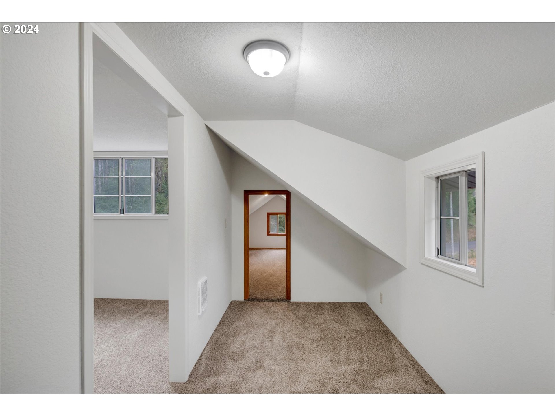 140 Evergreen Road Kelso, WA 98626 - Photo 36 of 47 Gallery Image 36