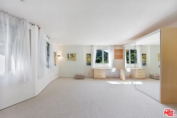 a view of livingroom with furniture