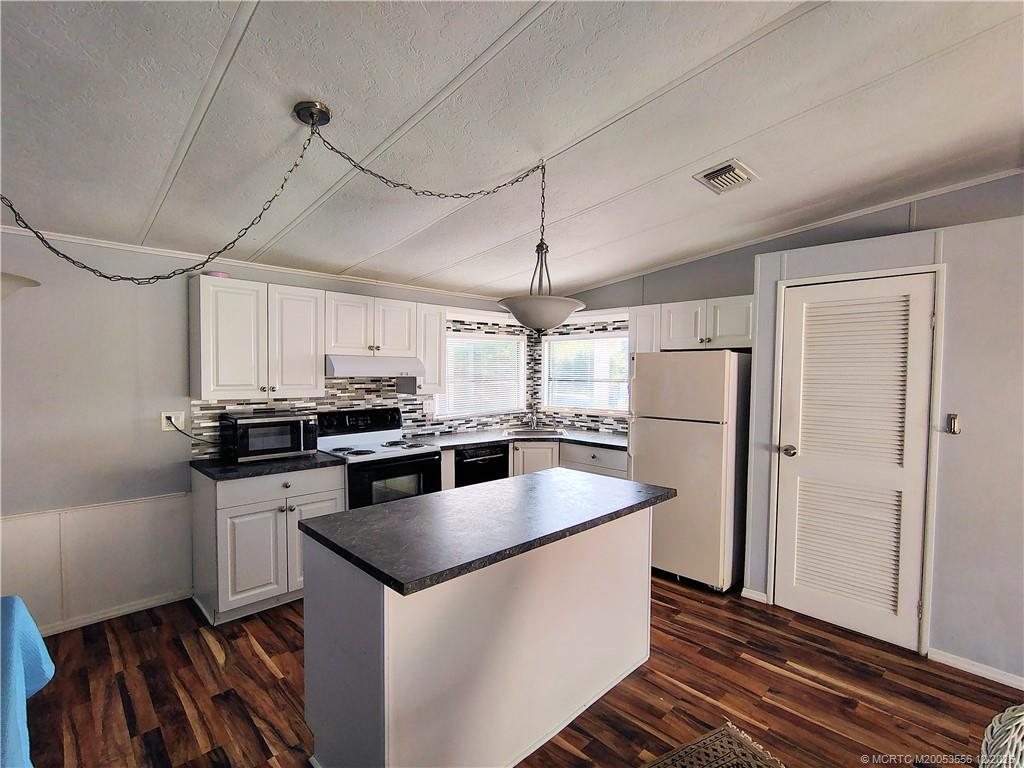 2581 Southwest Pontiac Place Stuart, FL 34997 - Photo 18 of 62