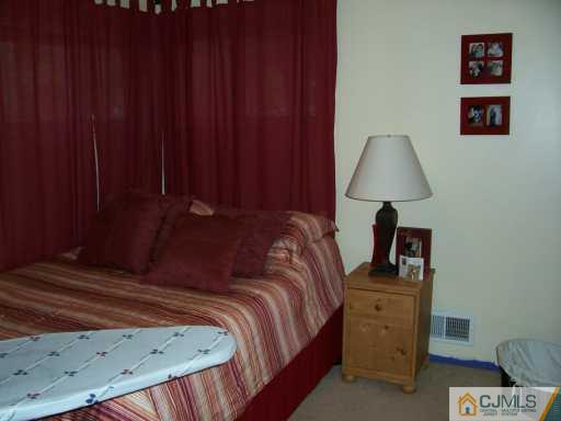 23 Markham Road Edison, NJ 08817 - Photo 4 of 8