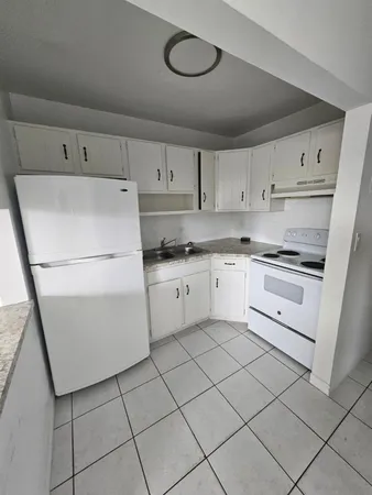 $1,690 | 1150 Northeast 17th Court, Unit 15, Fort Lauderdale, FL 33305
