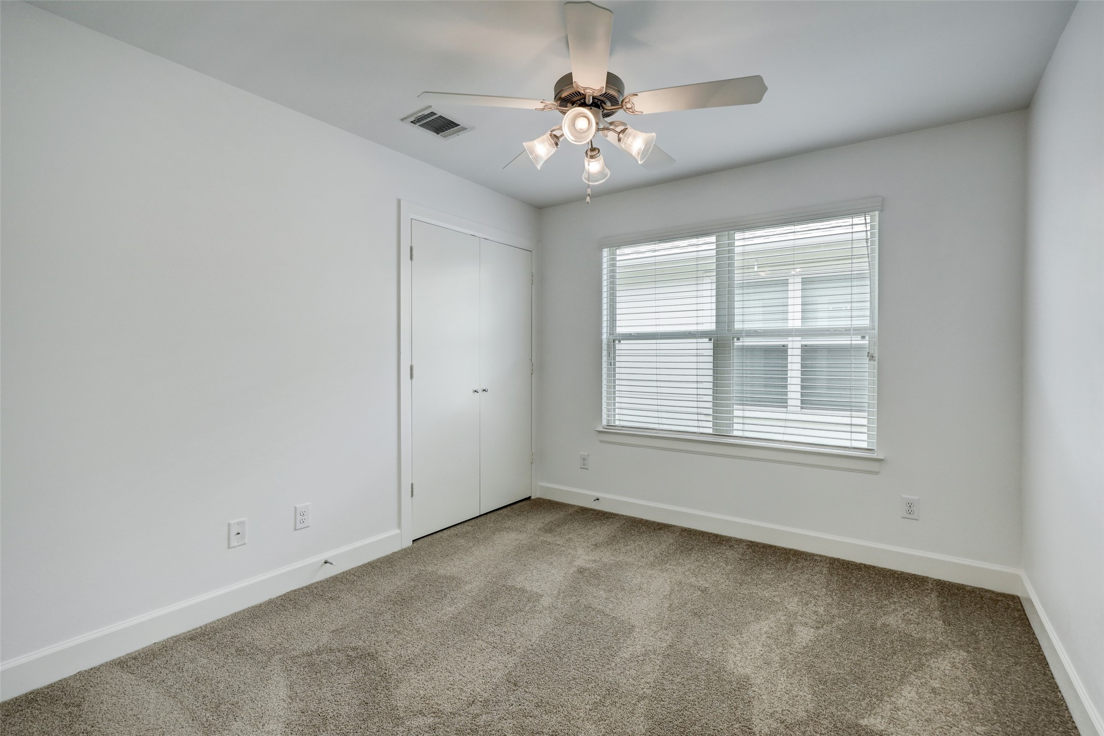 5941 South Loop E Freeway, Unit 1002 Houston, TX 77033 - Photo 11 of 16 an empty room with chandelier fan and windows