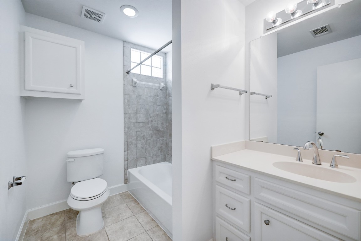 5941 South Loop E Freeway, Unit 1002 Houston, TX 77033 - Photo 10 of 16 a bathroom with a sink a toilet and shower