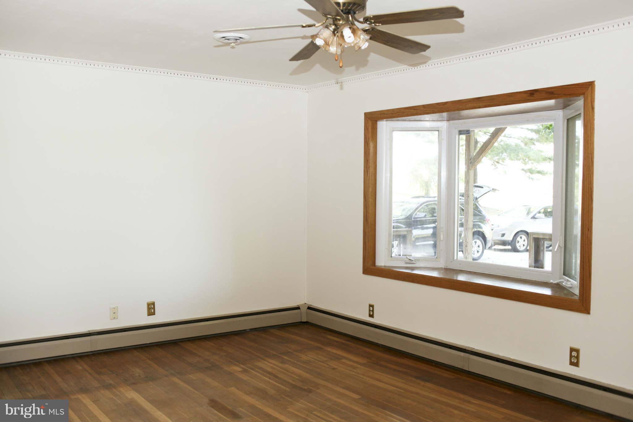 12031 Keymar Road Keymar, MD 21757 - Photo 3 of 20 Living Room