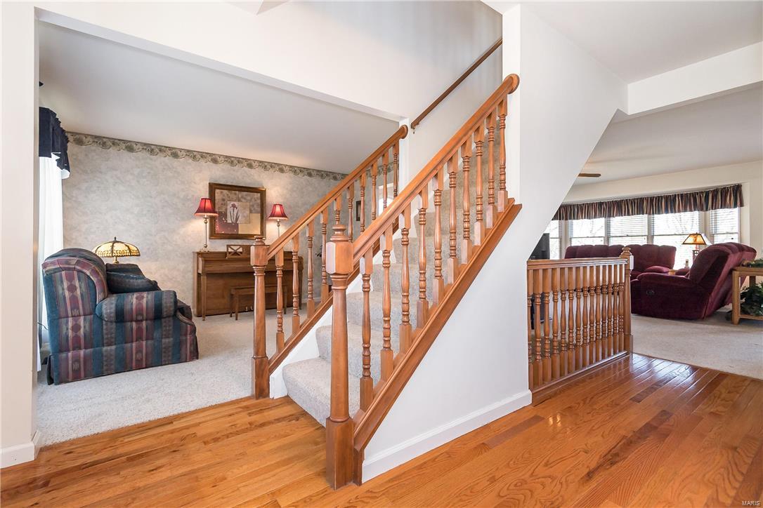 501 Oak Leaf Manor Court Ballwin, MO 63021 - Photo 11 of 40