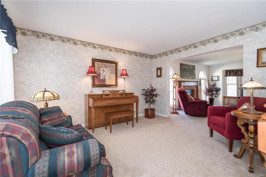 501 Oak Leaf Manor Court Ballwin, MO 63021 - Photo 12 of 40