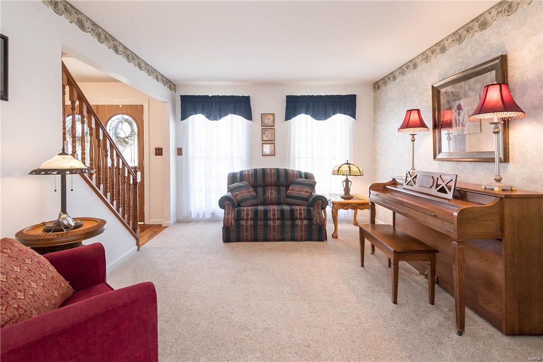 501 Oak Leaf Manor Court Ballwin, MO 63021 - Photo 13 of 40