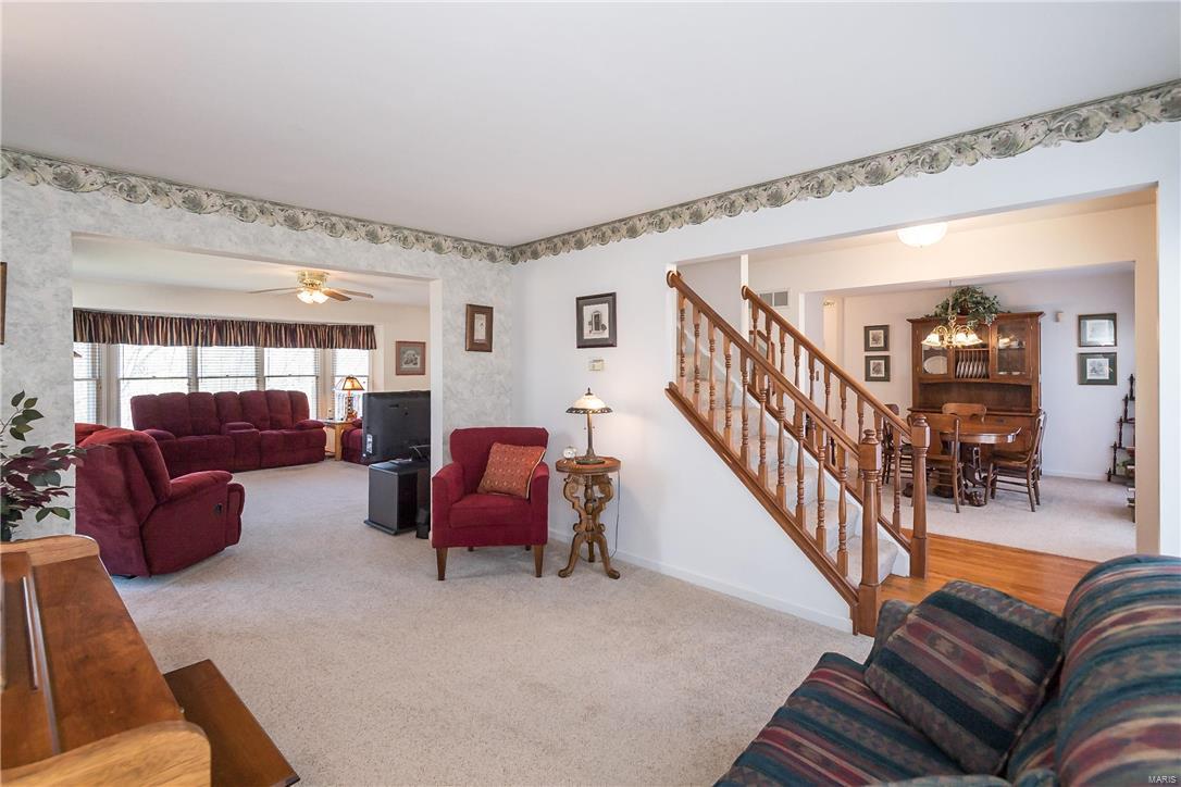 501 Oak Leaf Manor Court Ballwin, MO 63021 - Photo 14 of 40
