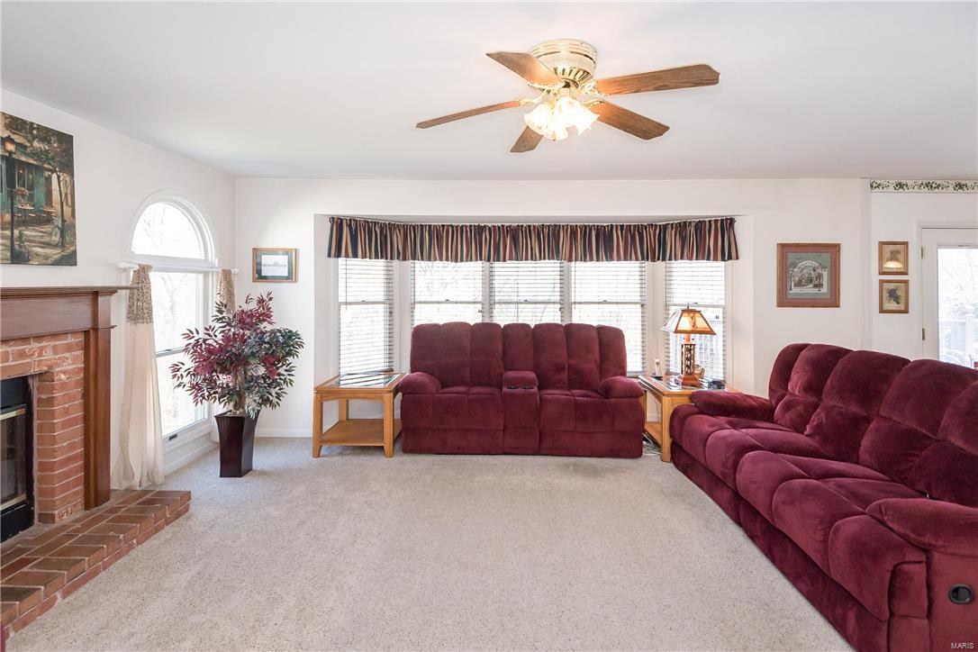 501 Oak Leaf Manor Court Ballwin, MO 63021 - Photo 15 of 40