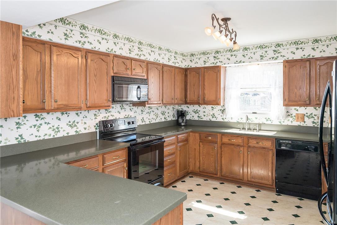 501 Oak Leaf Manor Court Ballwin, MO 63021 - Photo 2 of 40