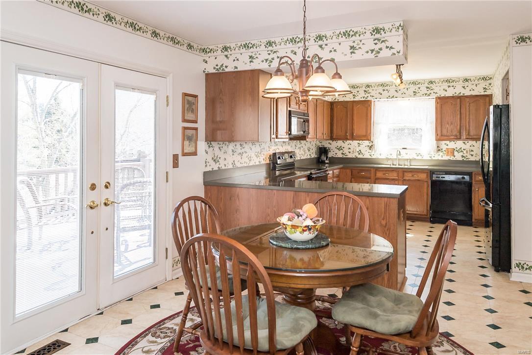 501 Oak Leaf Manor Court Ballwin, MO 63021 - Photo 22 of 40