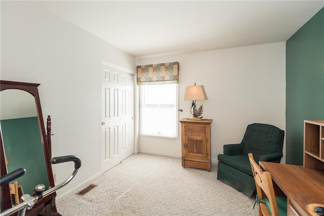 501 Oak Leaf Manor Court Ballwin, MO 63021 - Photo 33 of 40