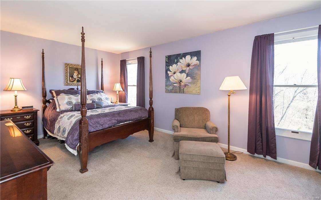 501 Oak Leaf Manor Court Ballwin, MO 63021 - Photo 5 of 40
