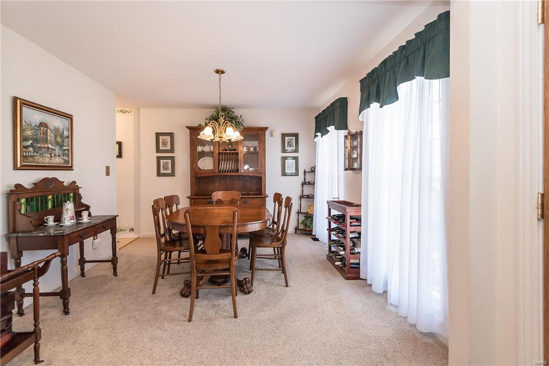 501 Oak Leaf Manor Court Ballwin, MO 63021 - Photo 10 of 40