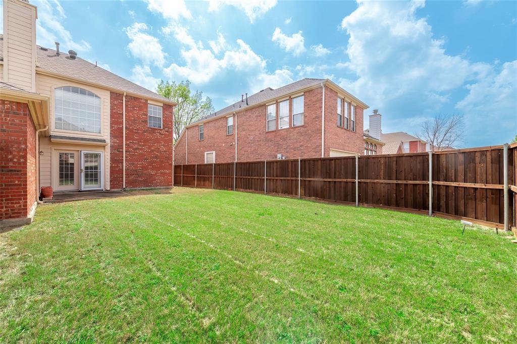 2313 Hunters Run Drive Plano, TX 75025 - Photo 4 of 36 a view of a backyard with a garden
