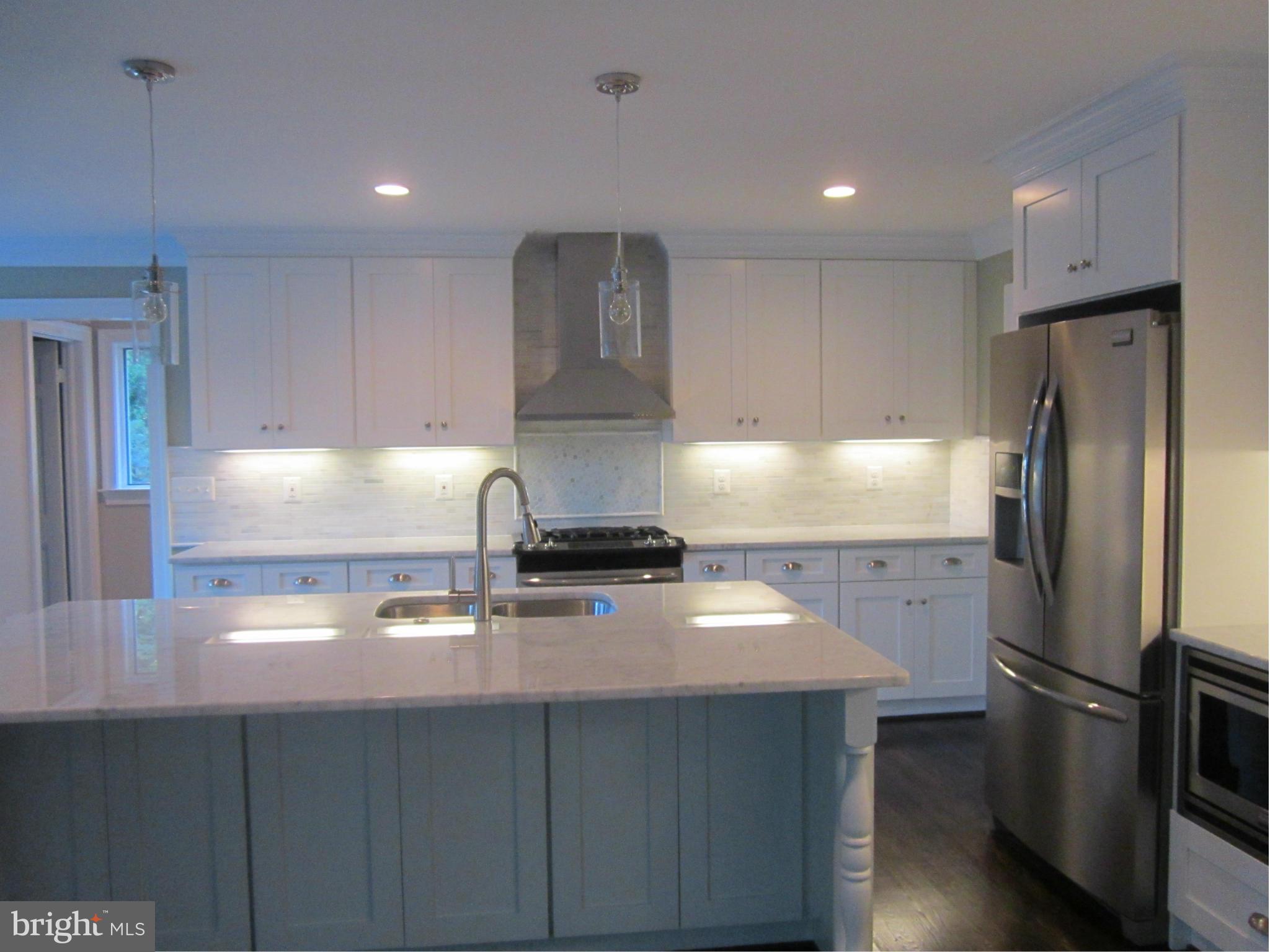 4611 Pinetree Road Rockville, MD 20853 - Photo 2 of 29 Kitchen