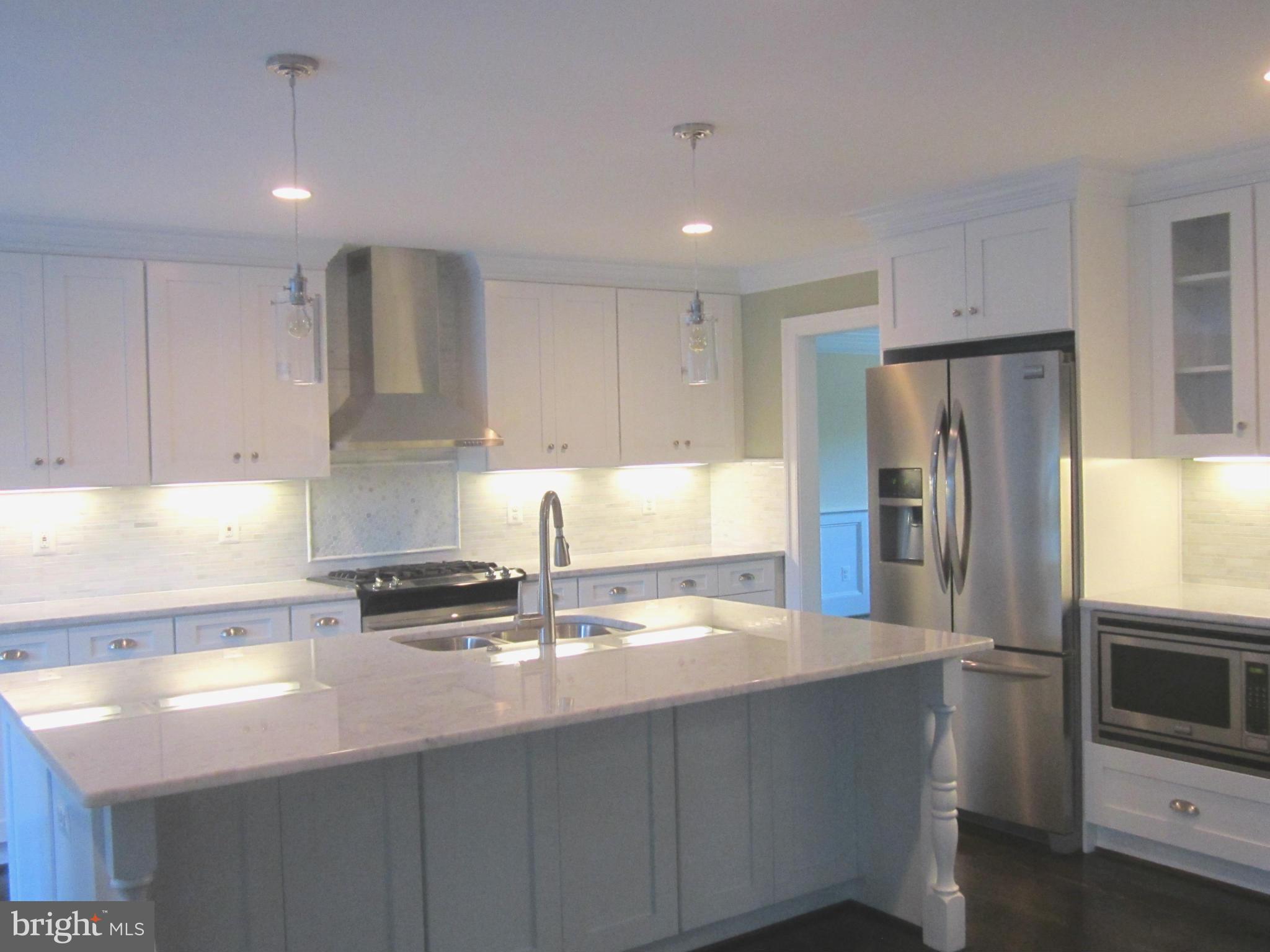 4611 Pinetree Road Rockville, MD 20853 - Photo 3 of 29 Kitchen